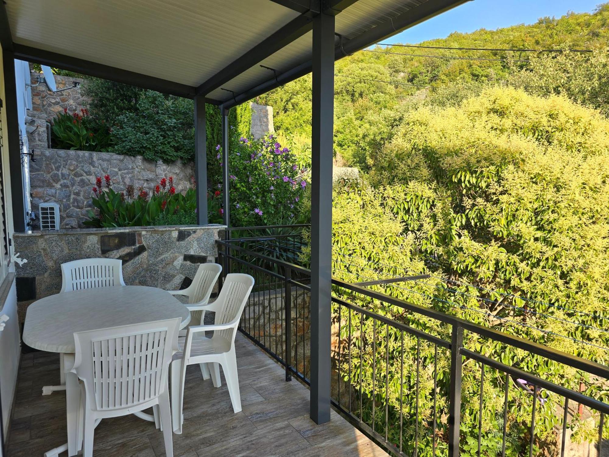 סנג' Apartments Mladenka מראה חיצוני תמונה