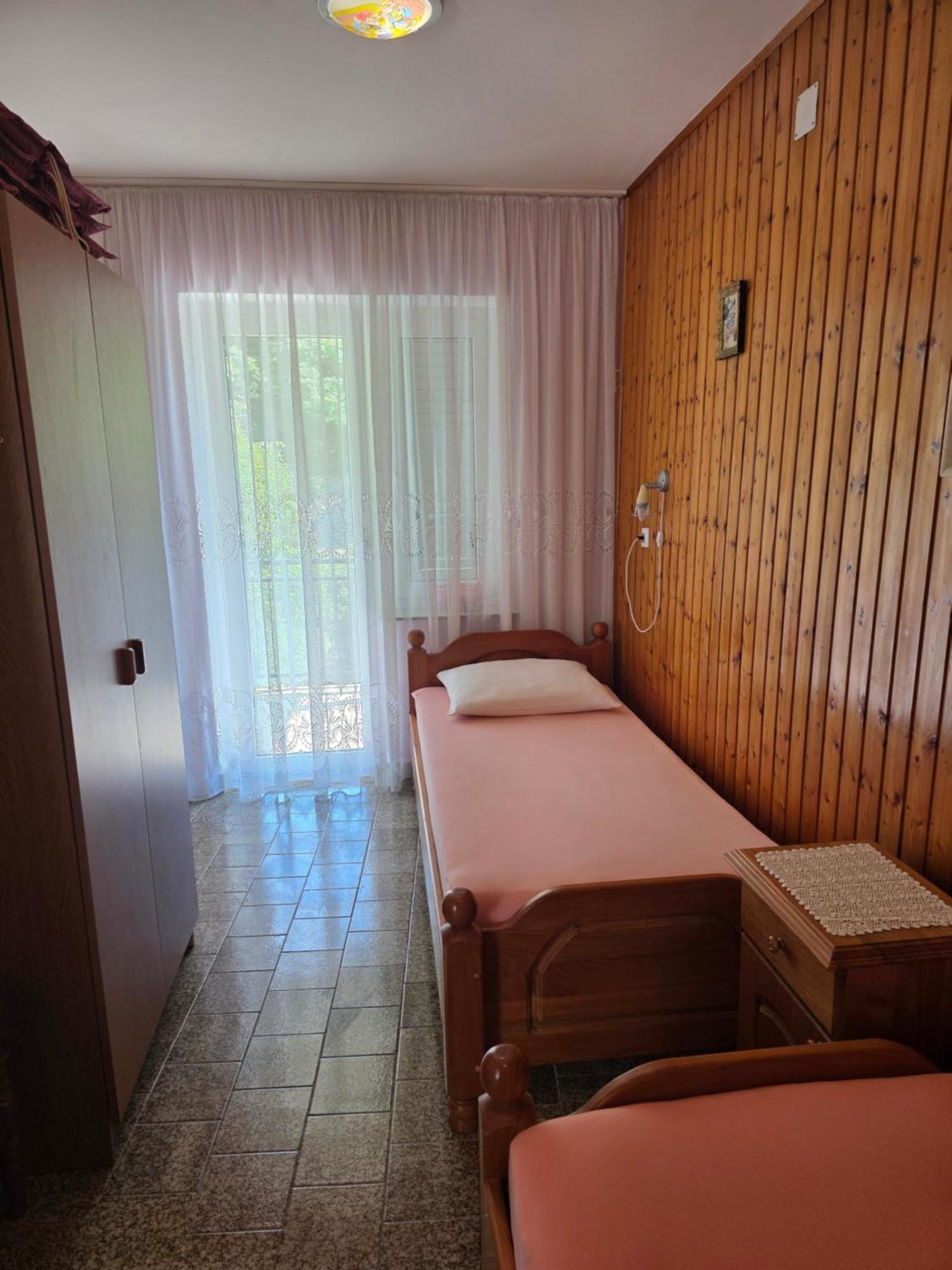 סנג' Apartments Mladenka מראה חיצוני תמונה