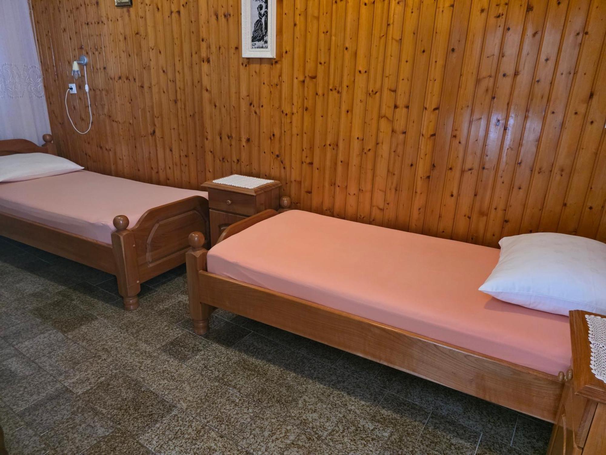סנג' Apartments Mladenka מראה חיצוני תמונה