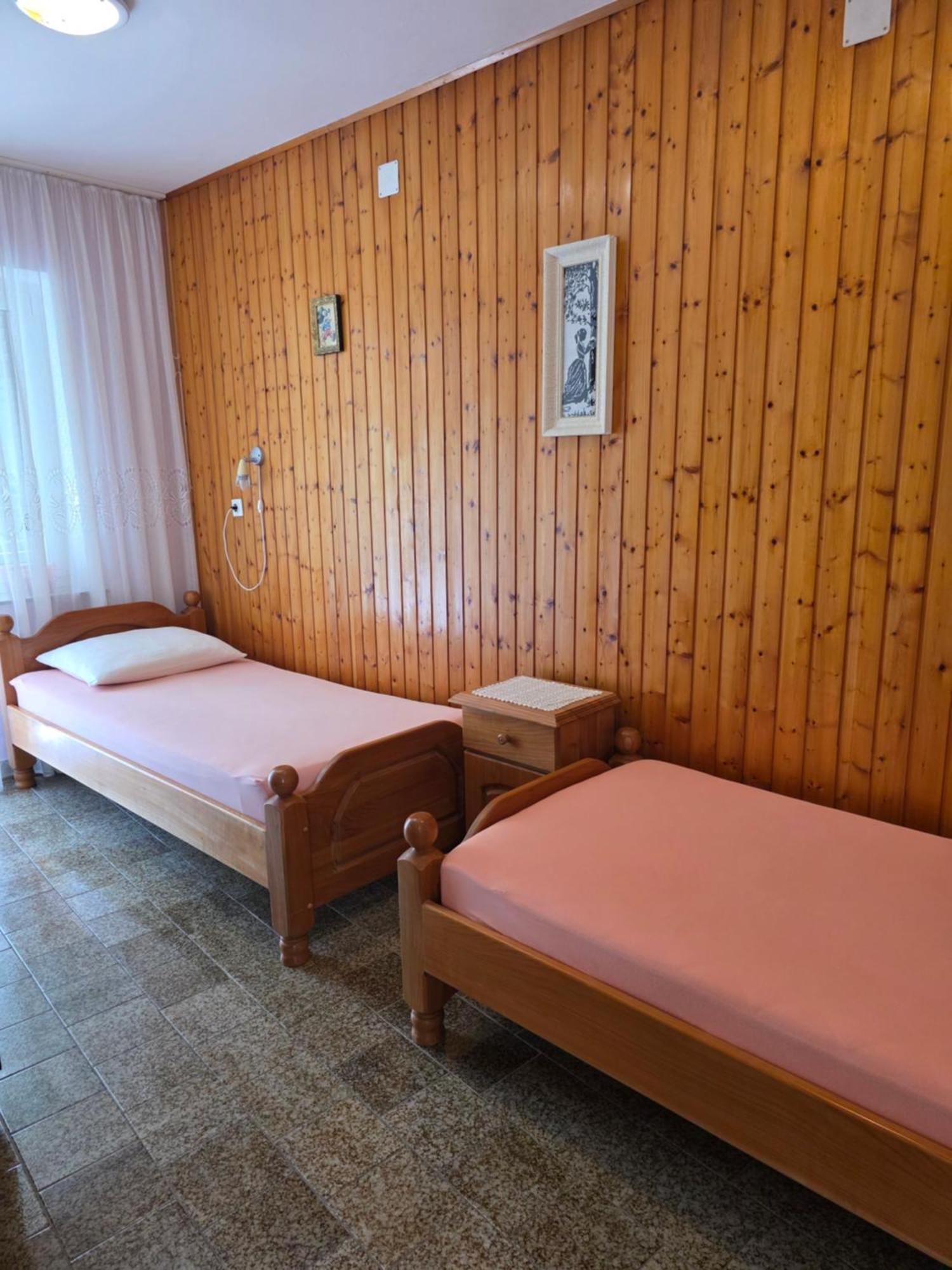 סנג' Apartments Mladenka מראה חיצוני תמונה